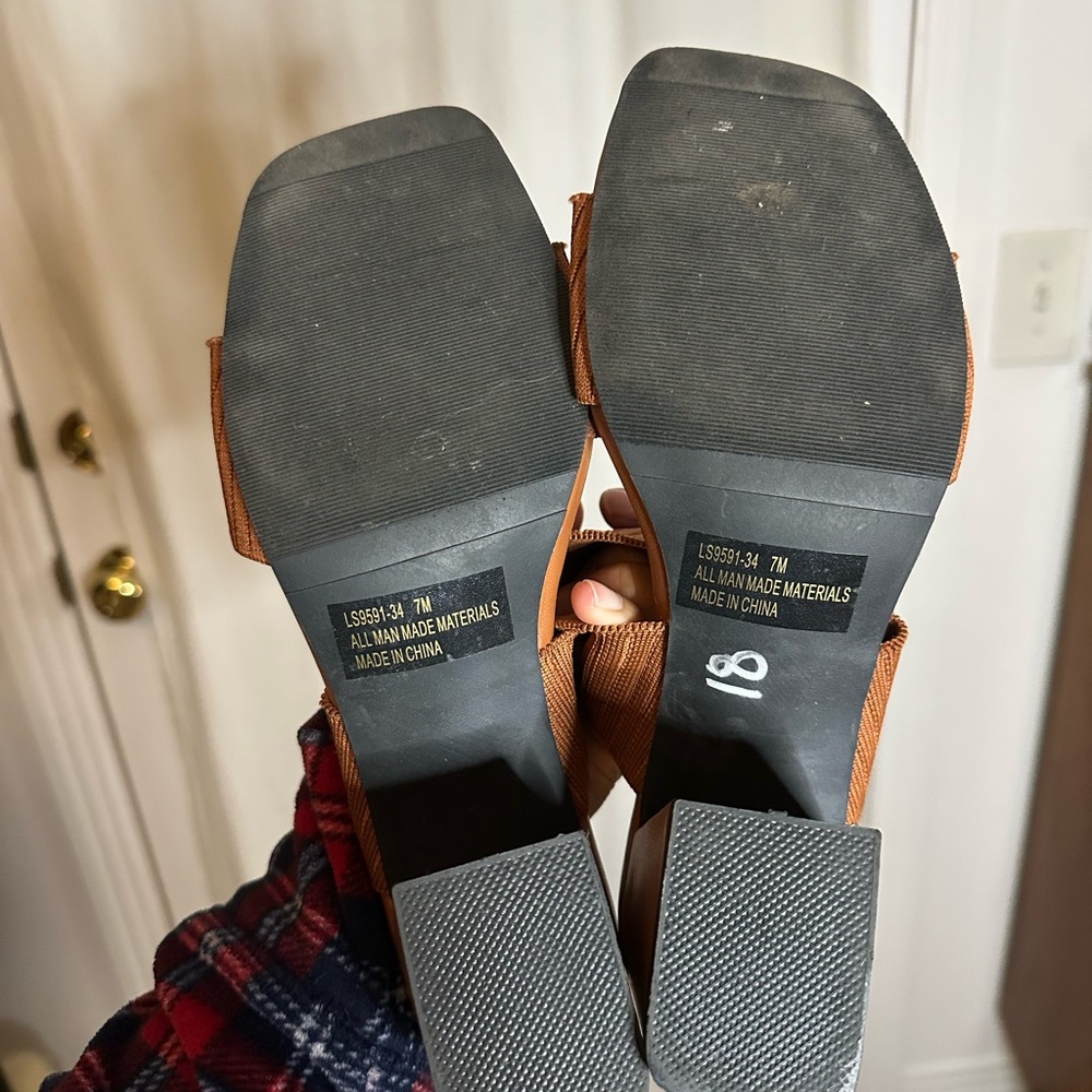 Elegant Brown Women's Sandals - Picture 3 of 4